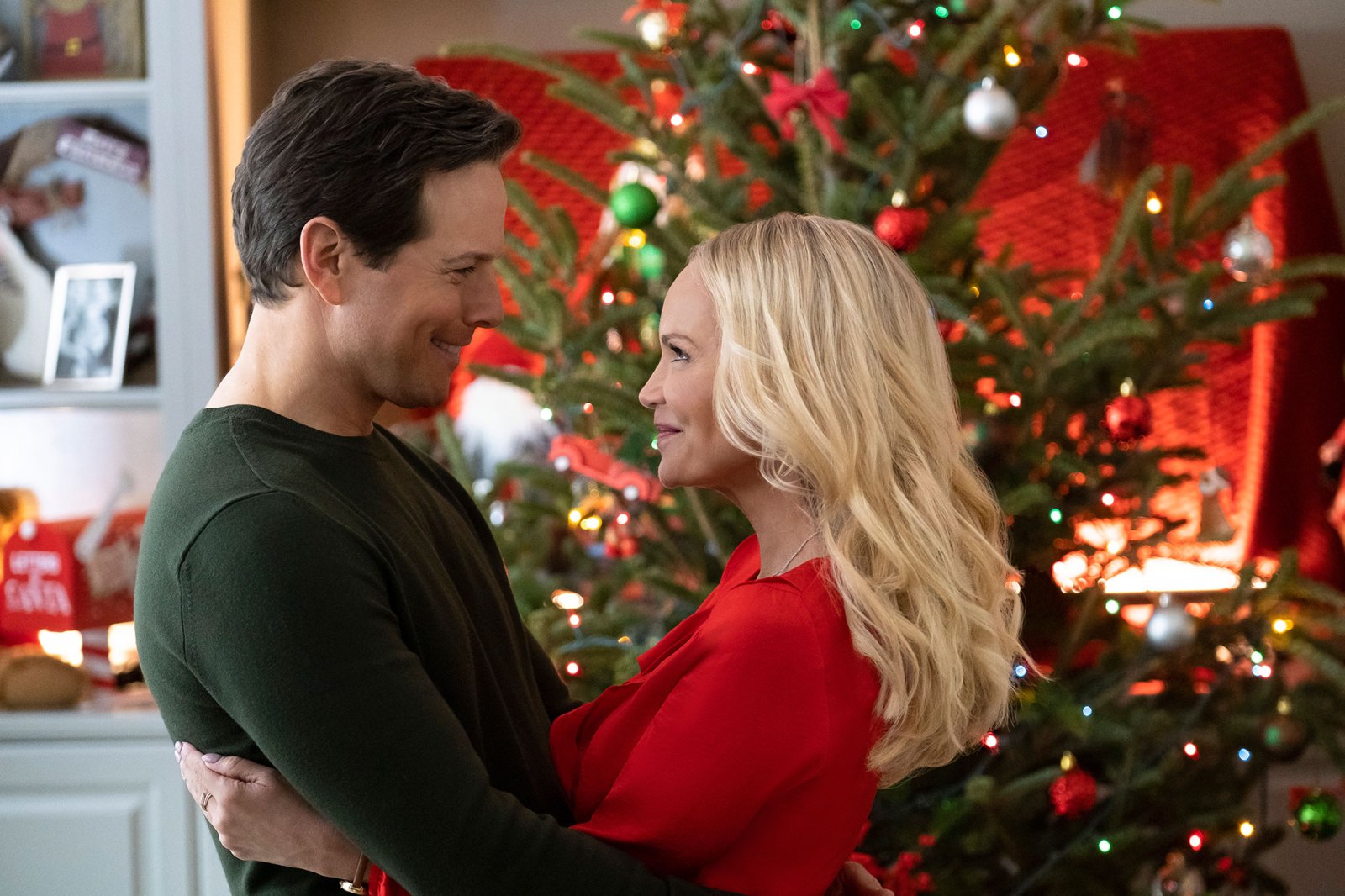 Scott Wolf and Kristin Chenoweth A Christmas Love Story Hallmark Movies Christmas Gallery