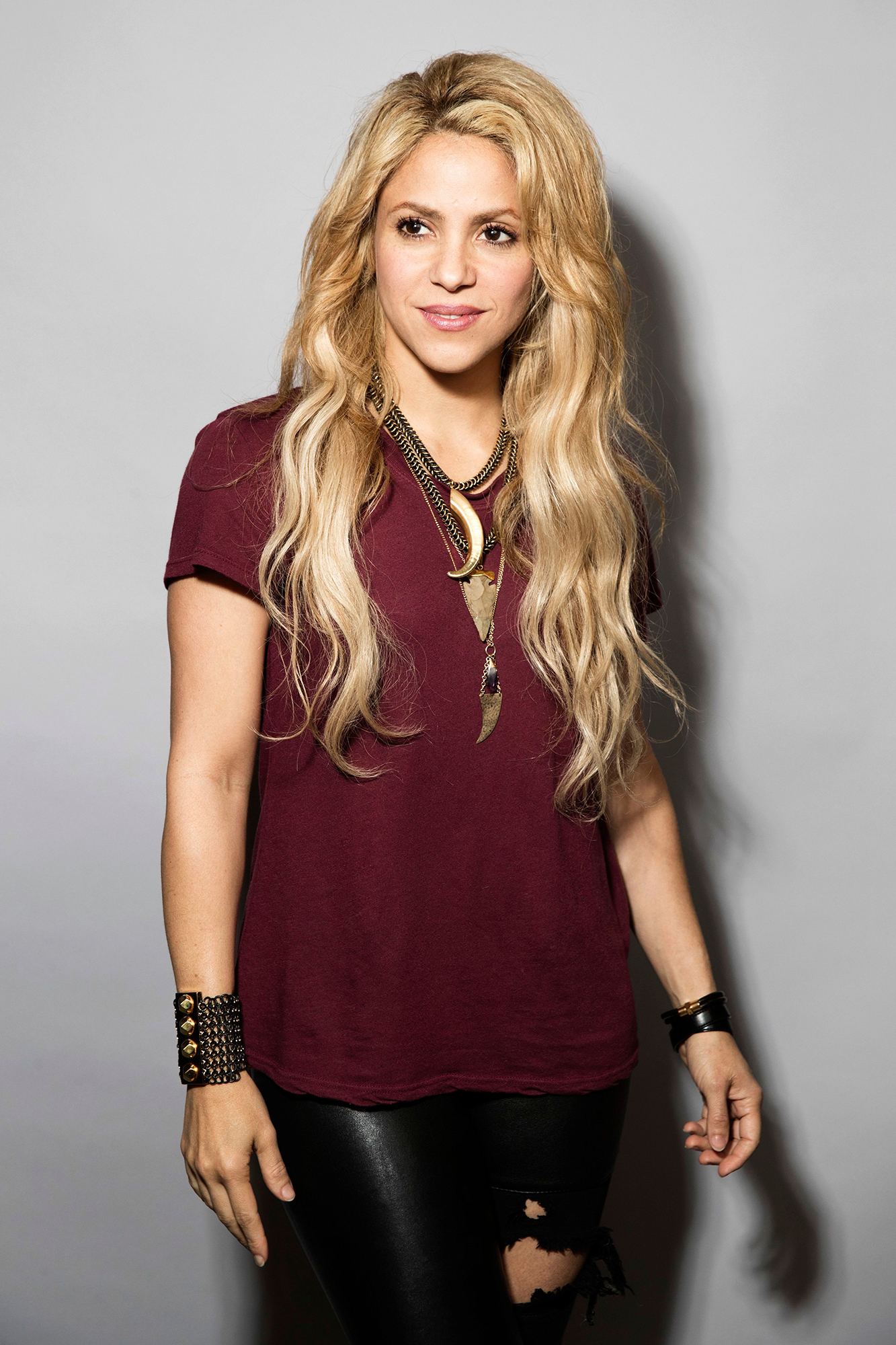 shakira casual outfits