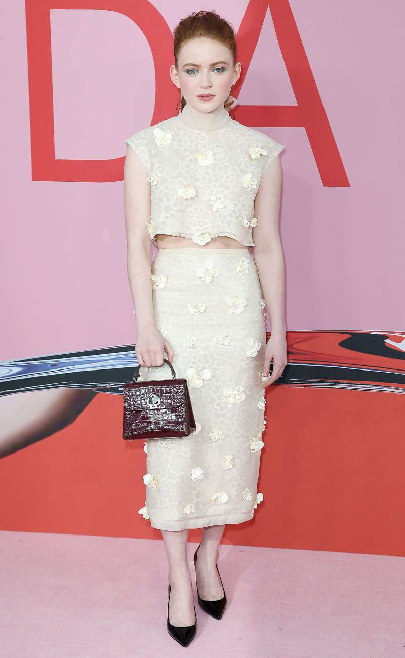 Celebs Wearing Crop Tops - Sadie Sink June 3, 2019