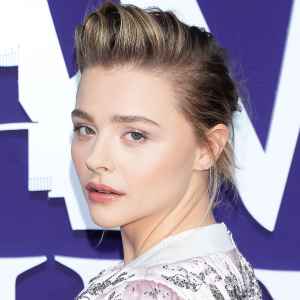 Chloe Grace Moretz Clear Lip Gloss "The Addams Family" Premiere