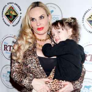 Coco-Austin-daughter-entertains