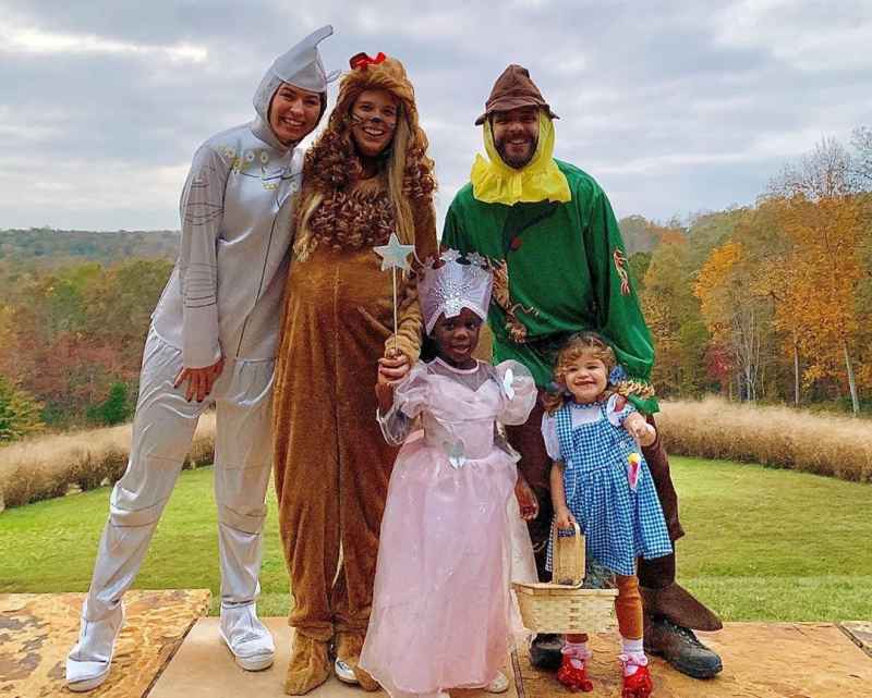 Halloween Costumes Thomas Rhett and Lauren Akin With Kids Willa and Ada