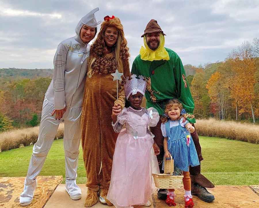 Halloween Costumes Thomas Rhett and Lauren Akin With Kids Willa and Ada