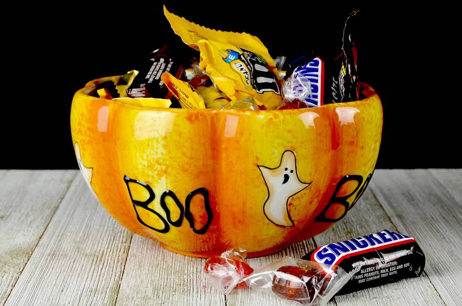 Halloween-candy-bowl