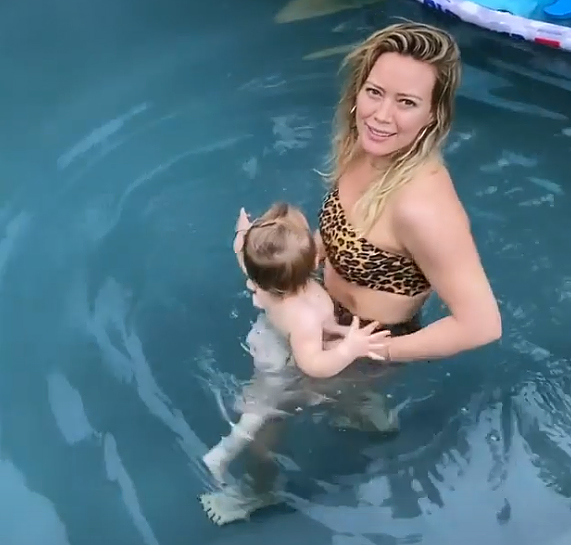 Hilary-Duff-Banks-pool