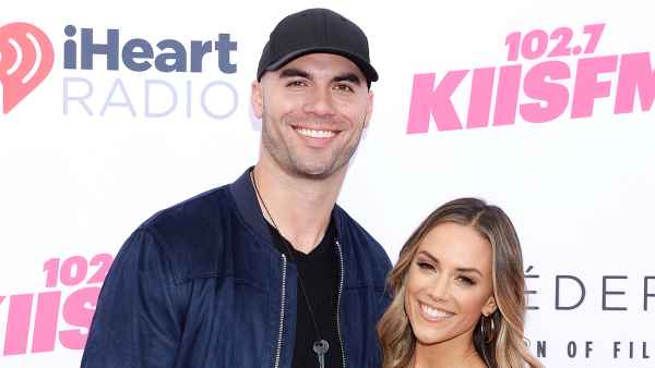 Jana-Kramer-Topless-Woman-Mike-Caussin-Phone-Was-a-Bot