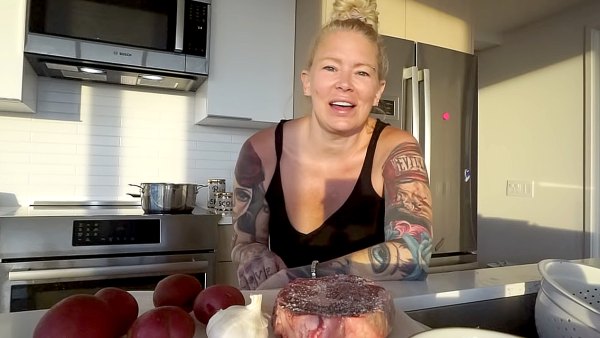 Jenna-Jameson-Shares-Surprising,-Awesome-Tips-for-Cooking-Steaks