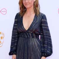 Julia Stiles Stars Tell Us About Yoga
