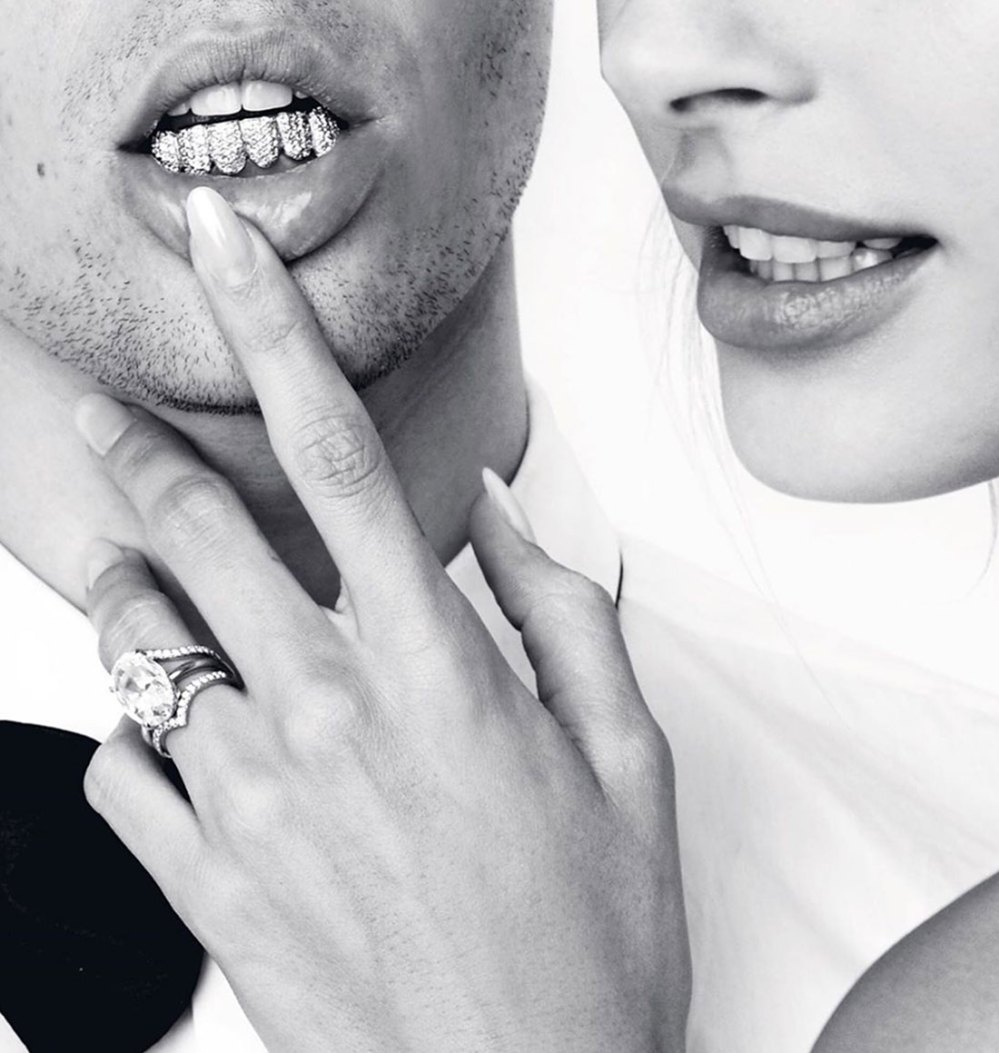 Justin Bieber and Hailey Baldwin v-shaped wedding band to match engagement diamond