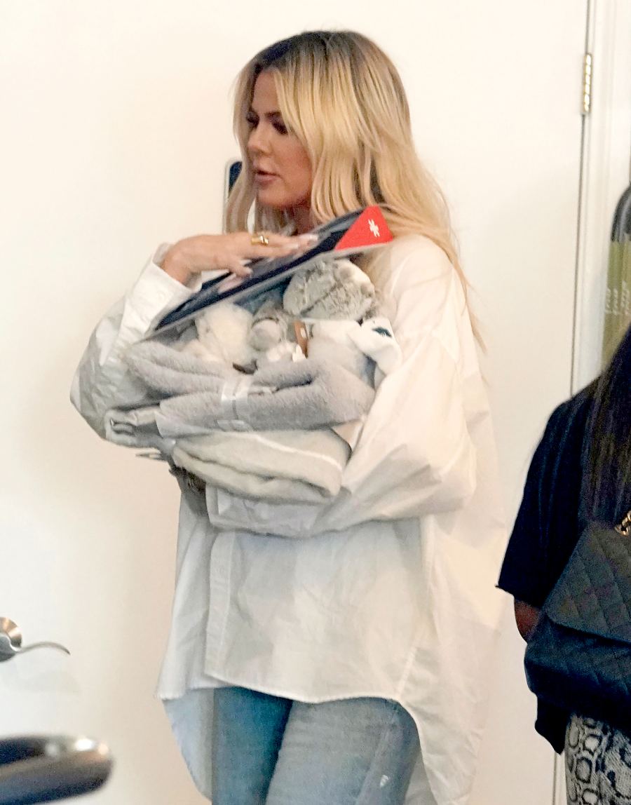 Khloe-Kardashian-Malika-Haqq-baby-shopping-3