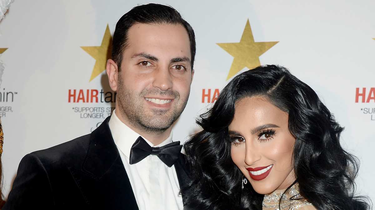 Lilly-Ghalichi-Spotted-Kissing-Estranged-Husband-Dara-Mir