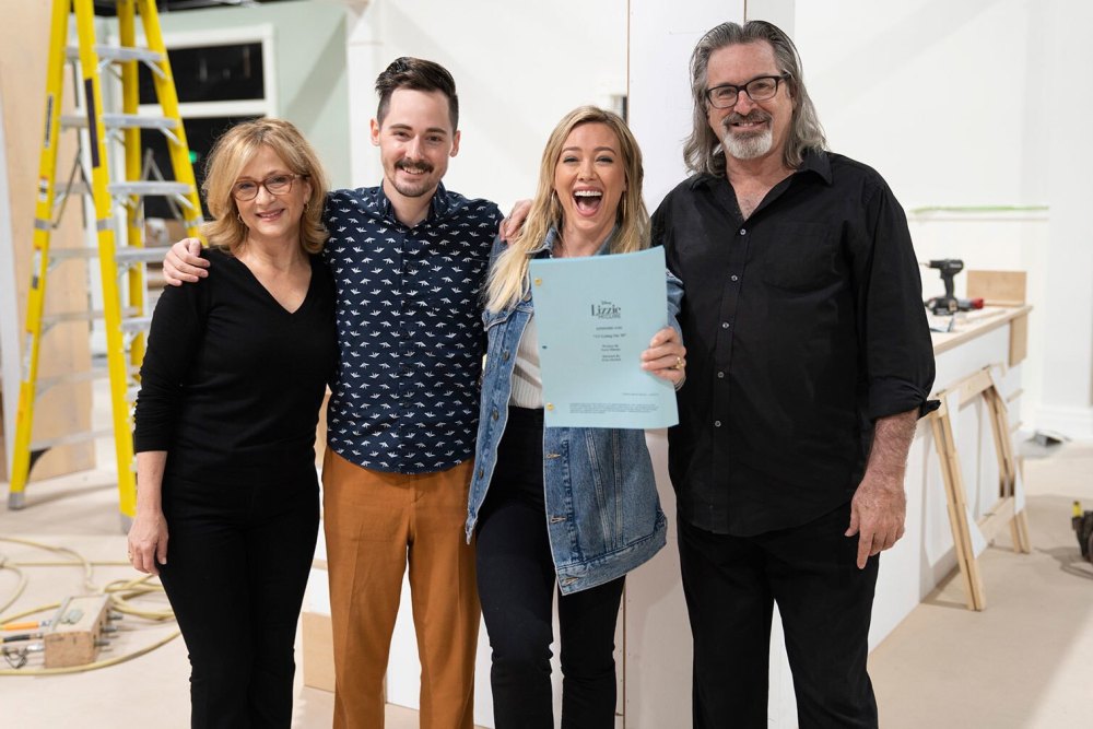 Hallie Todd, Jake Thomas, Hilary Duff, and Robert Carradine Lizzie McGuire BTS Behind The Scenes