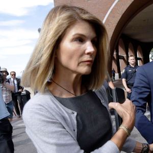 Lori Loughlin New Bribery Charges Court
