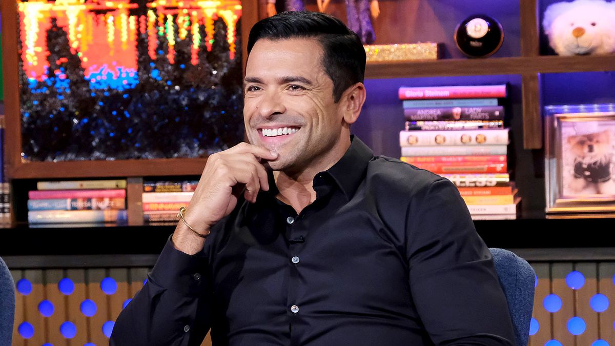 Mark-Consuelos-Riverdale-Stars-Bring-Personal-Drama-to-Set