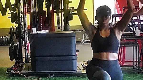 Michelle Obama Shows Abs At Gym