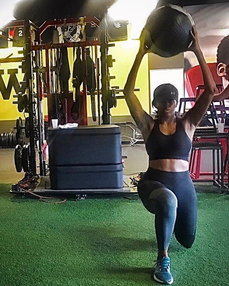 Michelle Obama Shows Abs At Gym