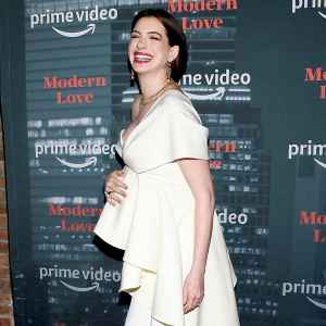 Pregnant-Anne-Hathaway-Baby-Bump-Modern-Love-Red-Carpet