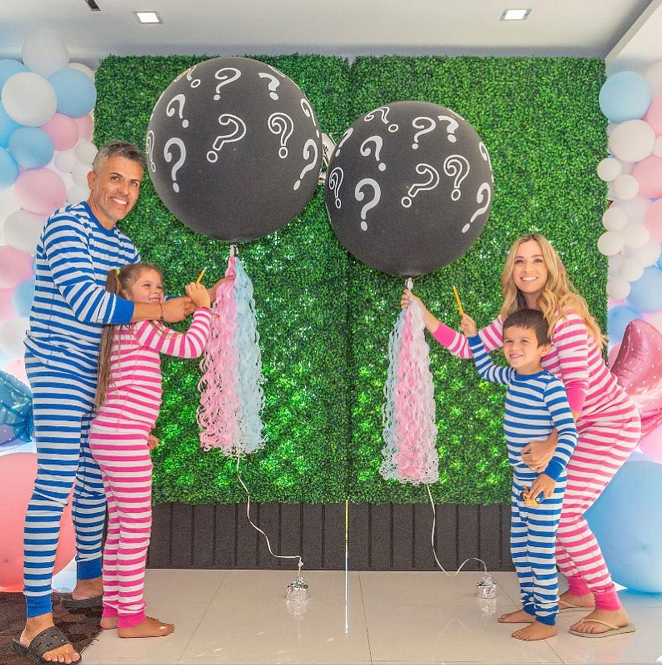 The Ultimate Compilation of Celebrity Moms' Mind-Blowing Gender Reveals: Unveiling the Most Creative and Memorable Moments