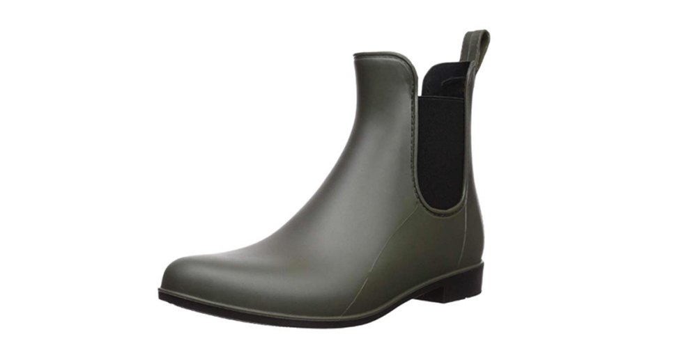 Reviewers Loved How ‘Sleek and Stylish’ These Rain Boots Are