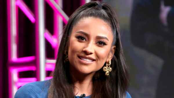 Shay Mitchell Gives 1st Glimpse of 1-Week-Old Daughter While Working in Bed: ‘New Office Vibes’