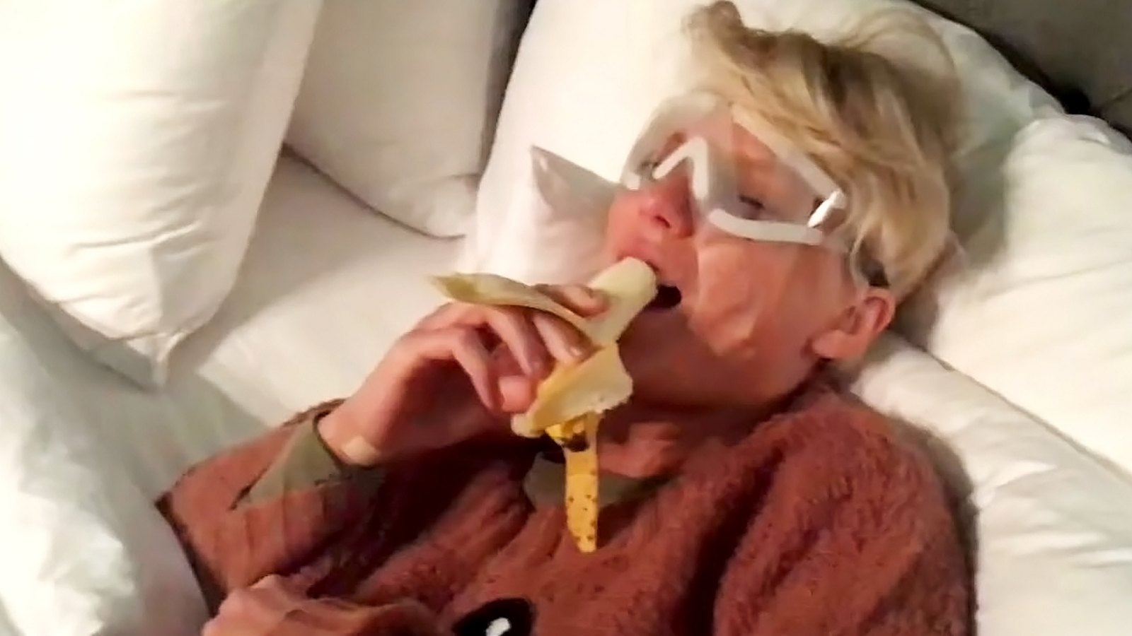 Taylor Swift Melts Down Over Banana in Post-Surgery Video