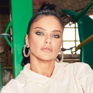 Adriana Lima Makeup Tips