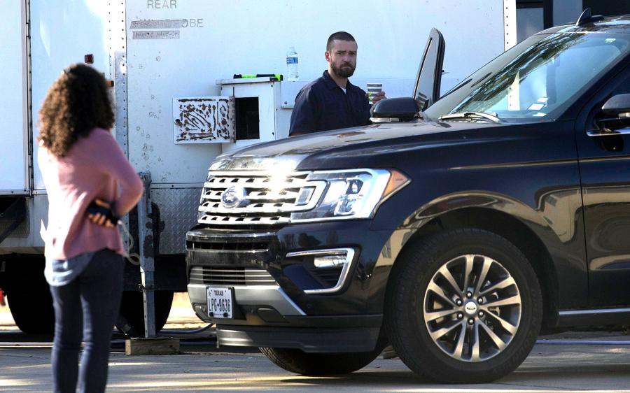 Justin Timberlake and Alisha Wainwright Hang Out in Trailer on Set