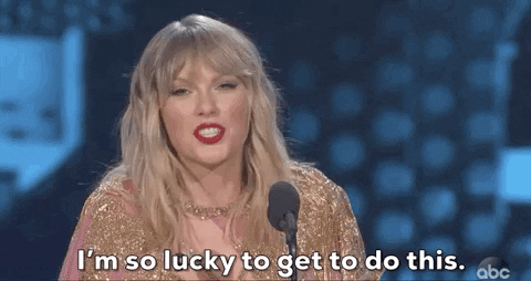 All the Gifs Showing Taylor Swift Had the Best Night Ever 2019 AMAs