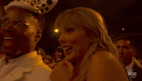 All the Gifs Showing Taylor Siwft Had the Best Night Ever 2019 AMAs
