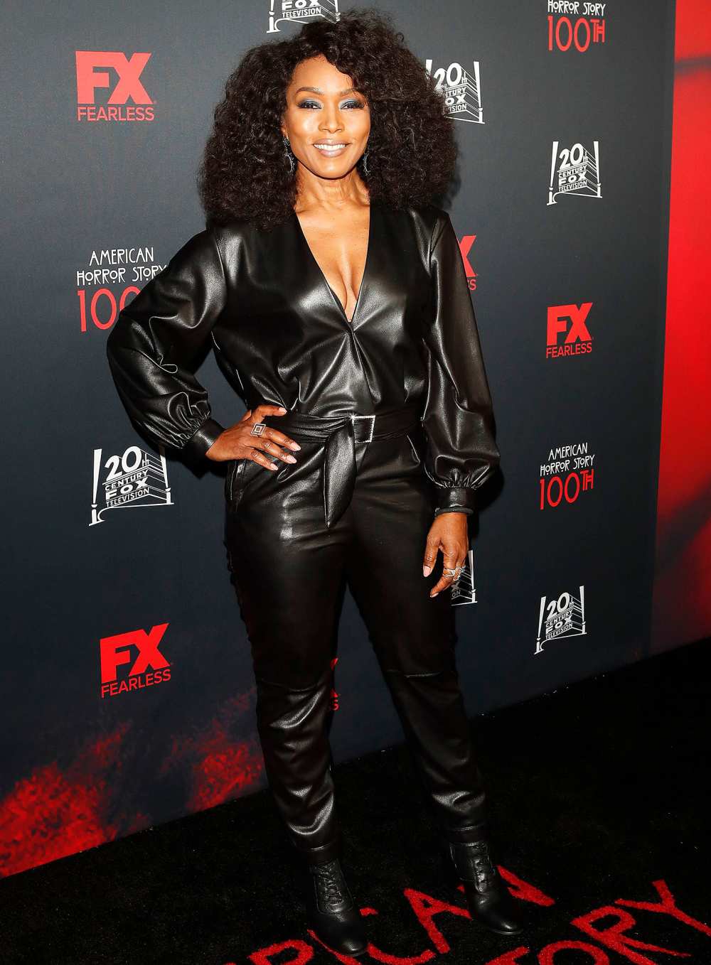 Angela-Bassett-Taught-Her-Twins-to-Make-Their-Beds-at-18-Months-Old