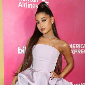Ariana Grande Reunites With Father on Thanksgiving