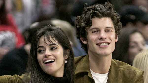 Camila-Cabello-and-Shawn-Mendes-at-Clippers-game