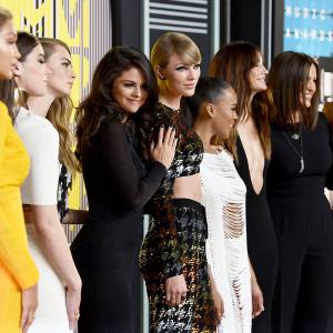Celebrities Stand With Taylor Swift Amid AMAs 2019 Drama