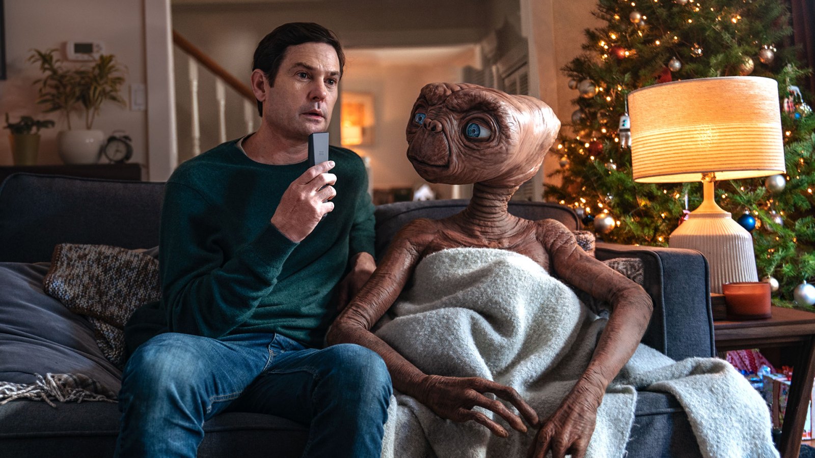 E.T. Reunites With Original Elliot Henry Thomas in Heartwarming Commercial