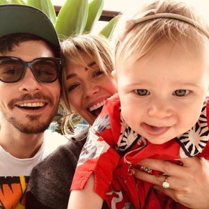 Hilary-Duff-and-Matthew-Koma-Daughter-Banks-Starts-Walking-at-12-Months-2