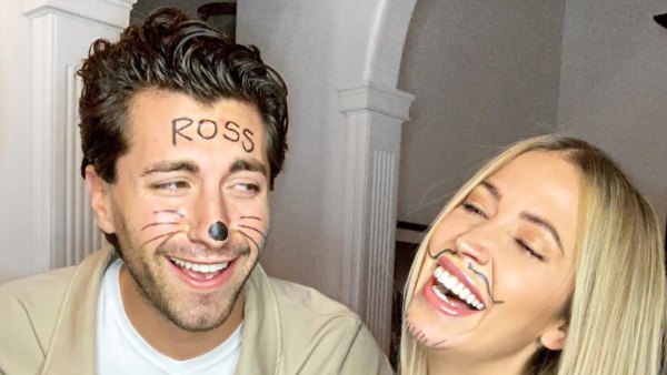 Kaitlyn-Bristowe,-Jason-Tartick-Friends-costume-Halloween