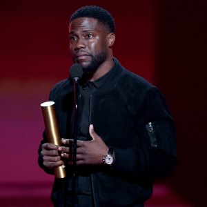 Kevin Hart Makes First Appearance Since Near Fatal Car Crash at 2019 People’s Choice Awards