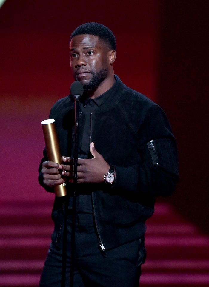 Kevin Hart Makes First Appearance Since Near Fatal Car Crash at 2019 People’s Choice Awards
