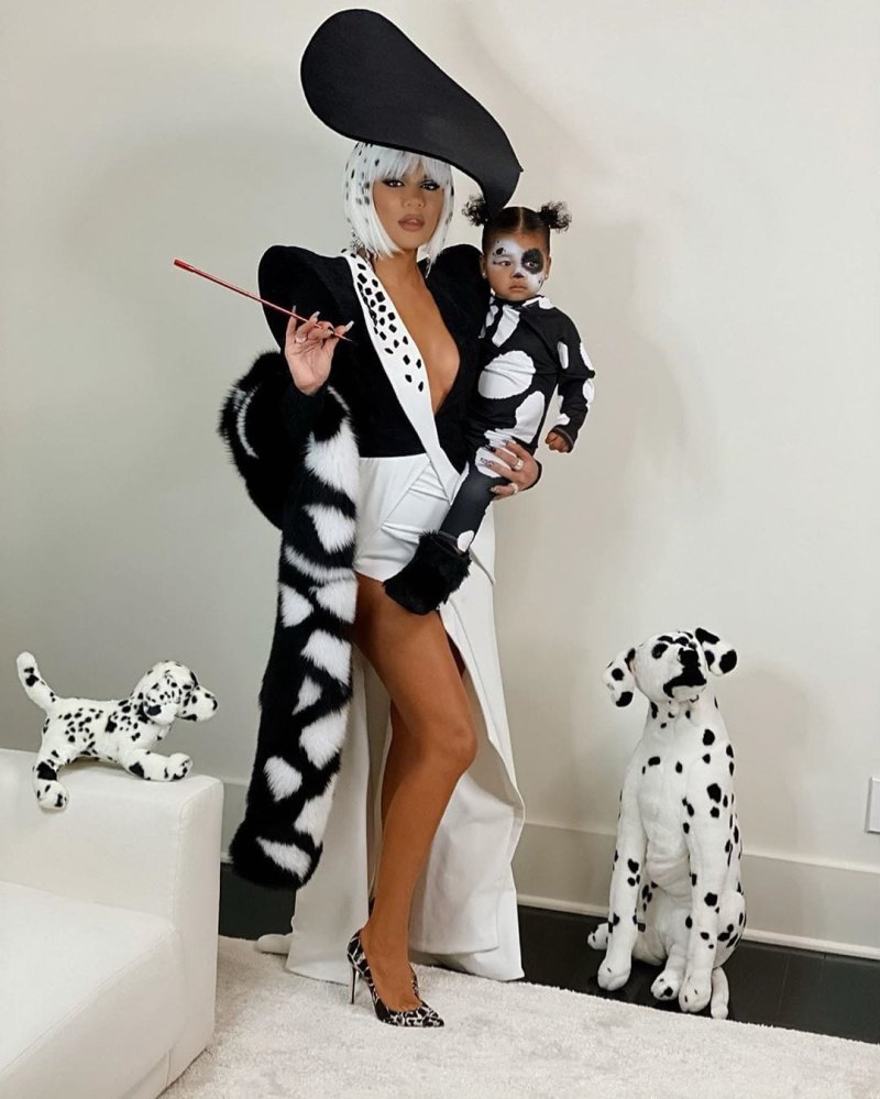Khloe-Kardashian-and-Daughter-True-Dress-as-Cruella-de-Vil-and-a-Dalmatian-Halloween-2019-02