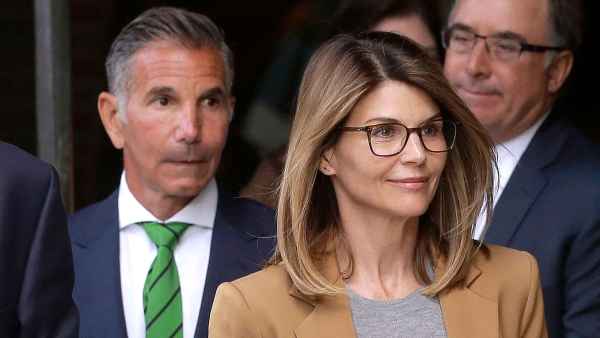 Lori Loughlin, Mossimo Giannulli College Admissions Case