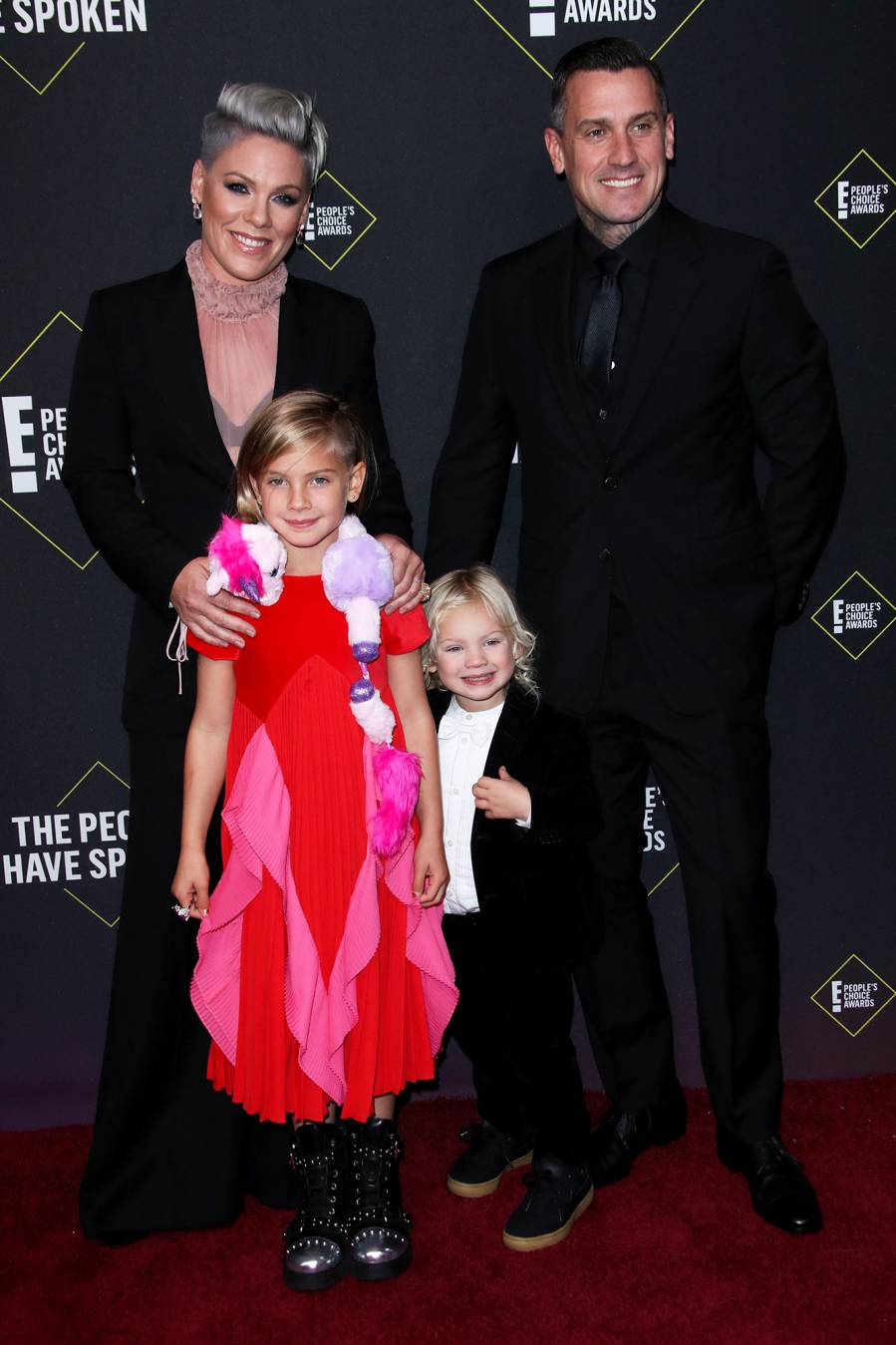 Pink Daughter Willow Channels Bjork Swan Dress With Unicorn at the 2019 Peoples Choice Awards