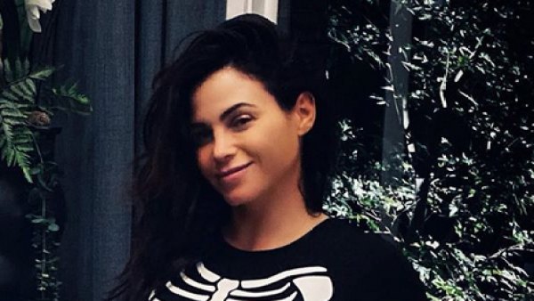 Pregnant-Jenna-Dewan-Dresses-Up-Her-Baby-Bump-in-2-Cute-Halloween-Costumes-5