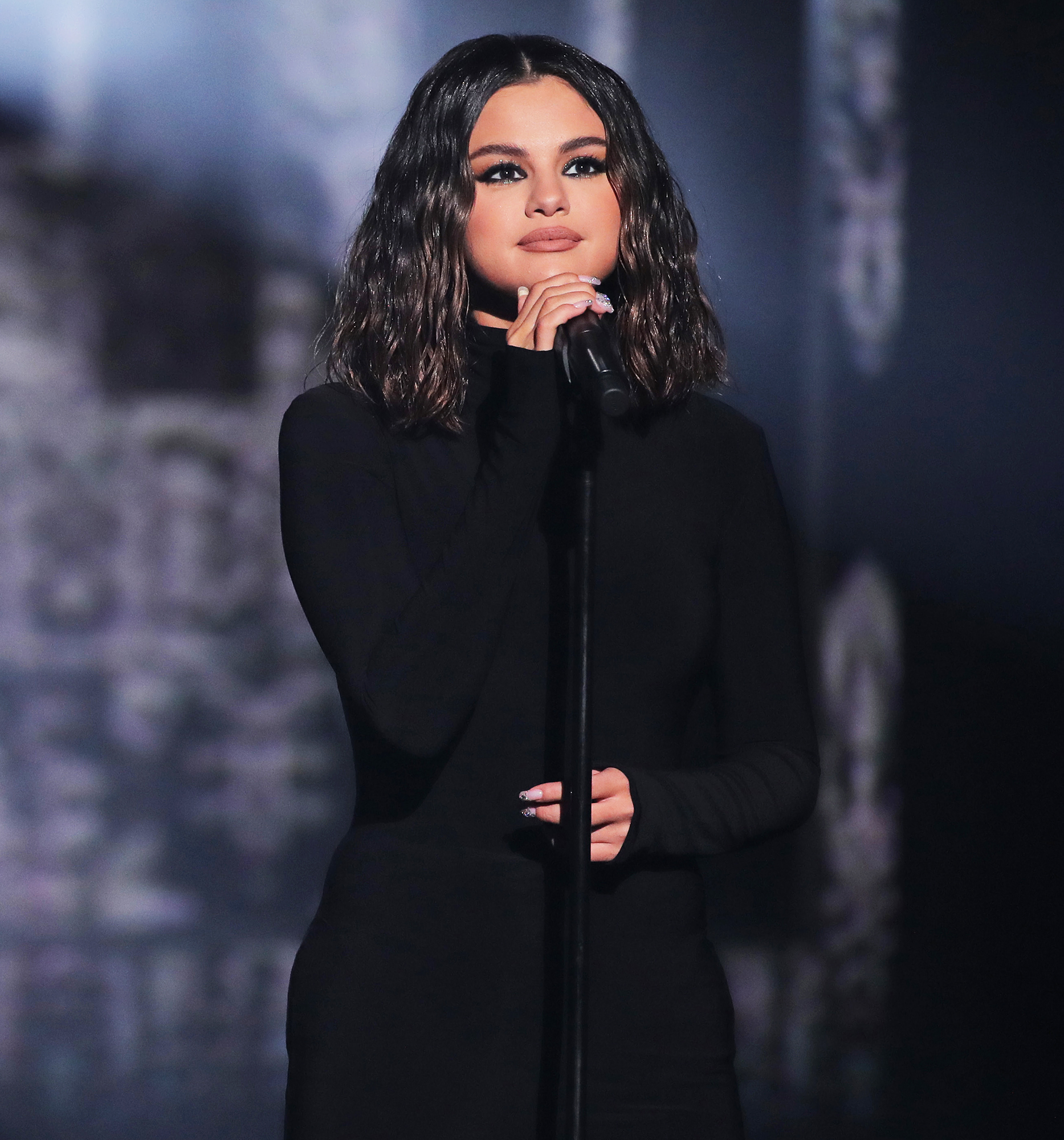 Selena Gomez Gives First Live Tv Performance In 2 Years At