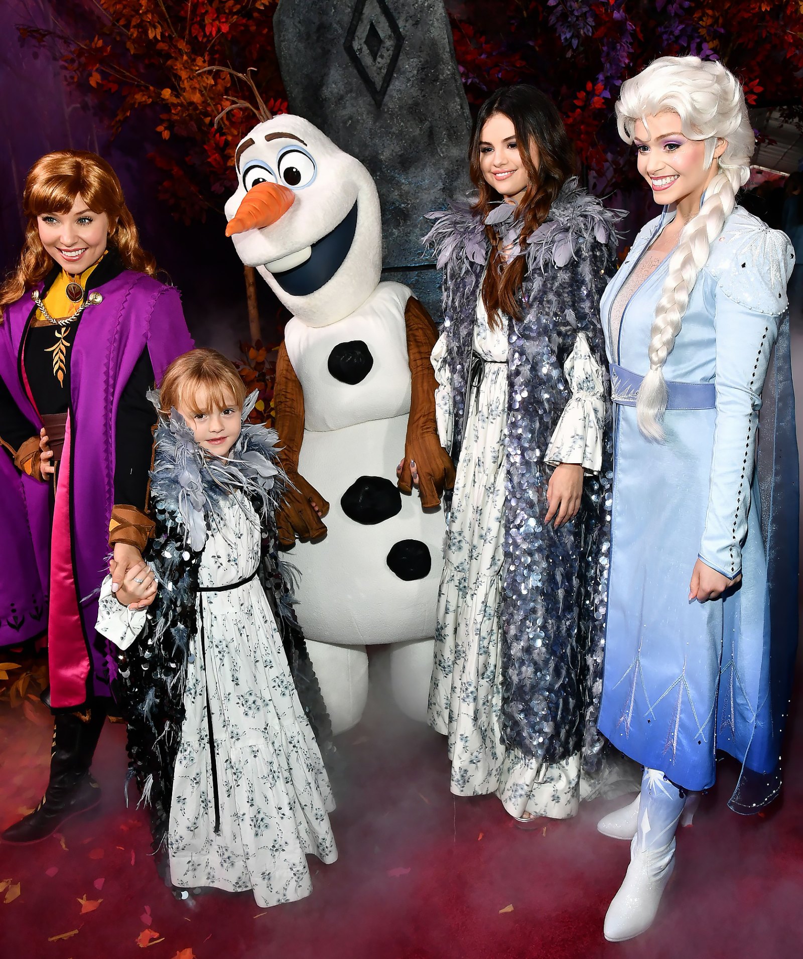 Selena Gomez Brings Little Sister Gracie to 'Frozen 2' Premiere: Pics