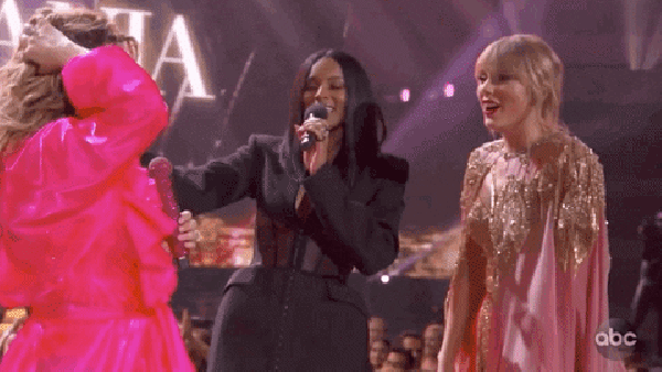 Giphy Shania and Taylor Swift Lead AMAs What You Didn’t See on TV