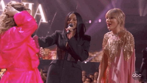 Giphy Shania and Taylor Swift Lead AMAs What You Didn’t See on TV