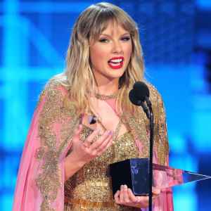 Taylor Swift Accepts Artist of the Decade Award AMAs 2019