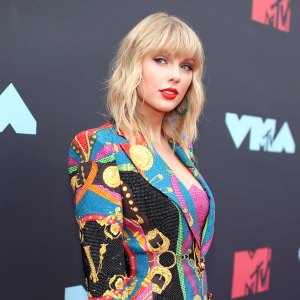 Taylor Swift Can Perform Her Old Hits at AMAs 2019, Agreement Reached