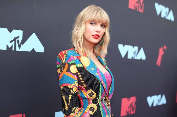 Taylor Swift Can Perform Her Old Hits at AMAs 2019, Agreement Reached