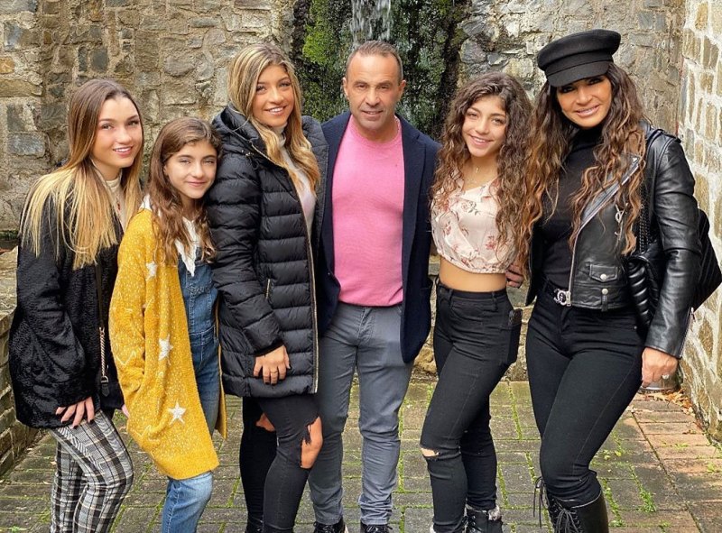 Teresa Giudice Joe Giudice and Daughters in Italy